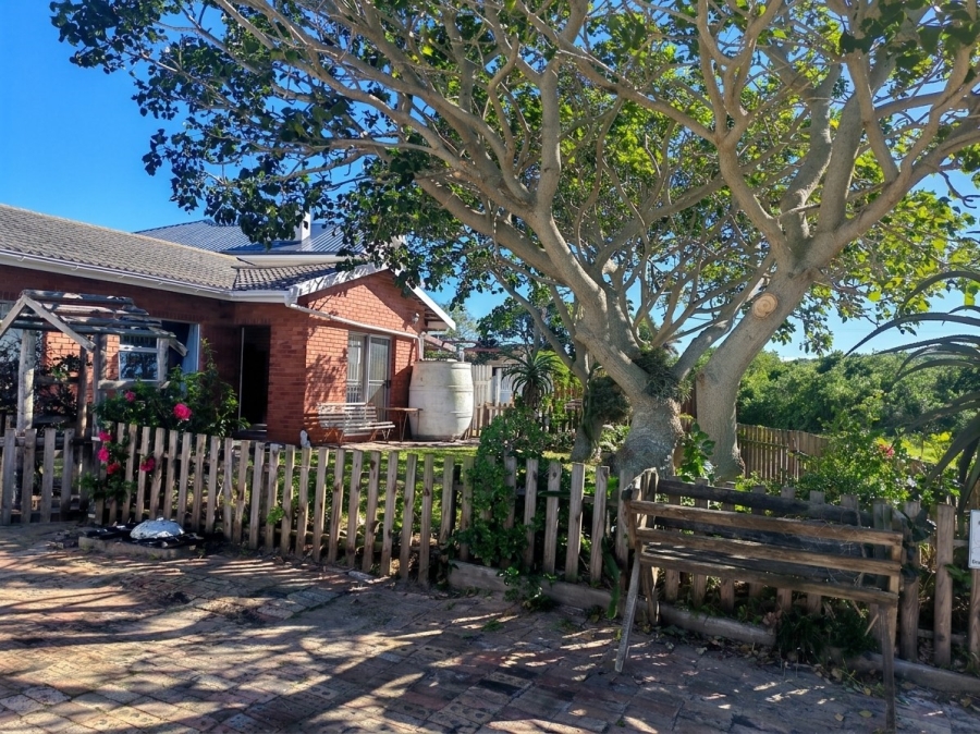 4 Bedroom Property for Sale in Boknesstrand Eastern Cape